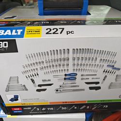 Brand New Kobalt 227 Piece Mechanic Tools Ratchet Wrench Set 