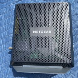 NETGEAR Nighthawk AC1900 C7000V2 WiFi Cable Modem Router