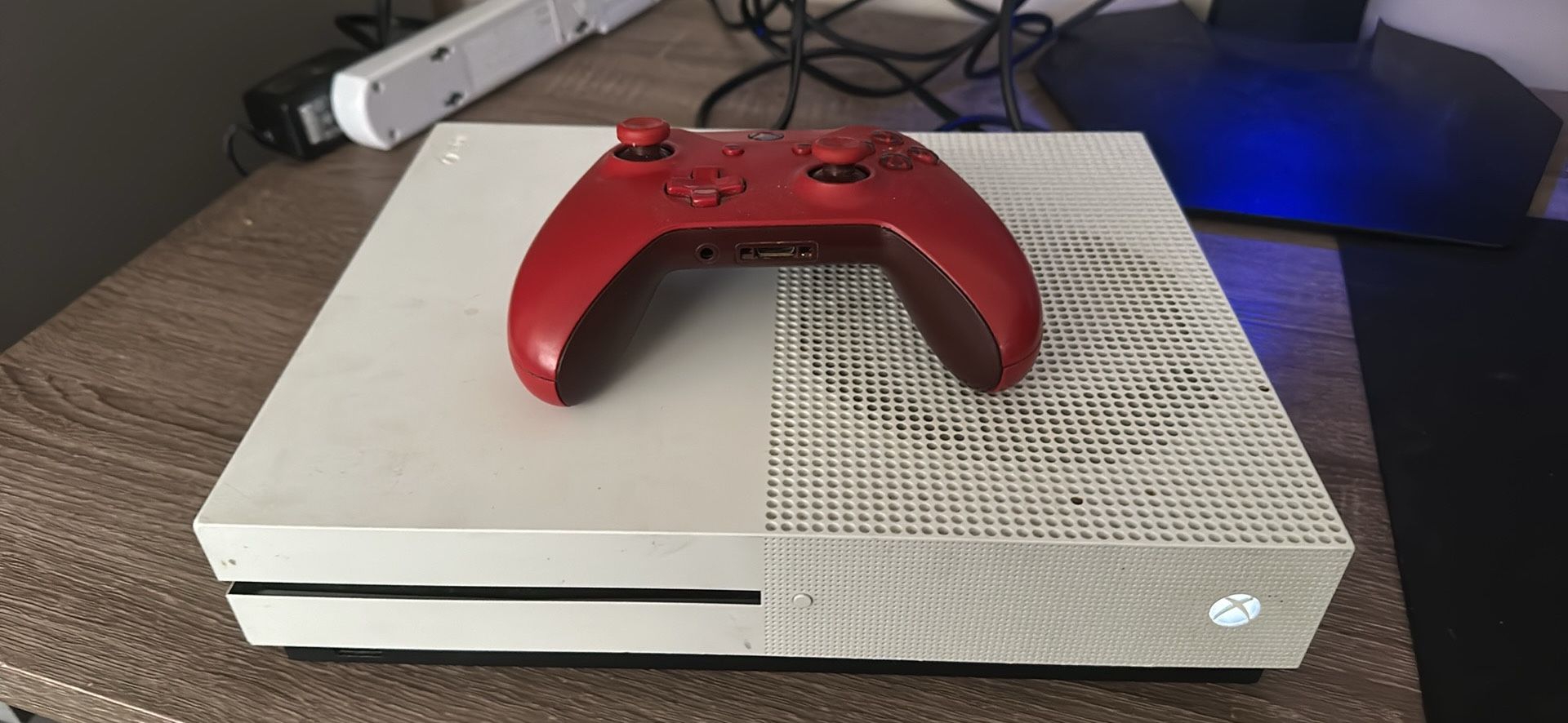 Xbox One S 1Tb W/controller And 1 Free Game Of Your Choice