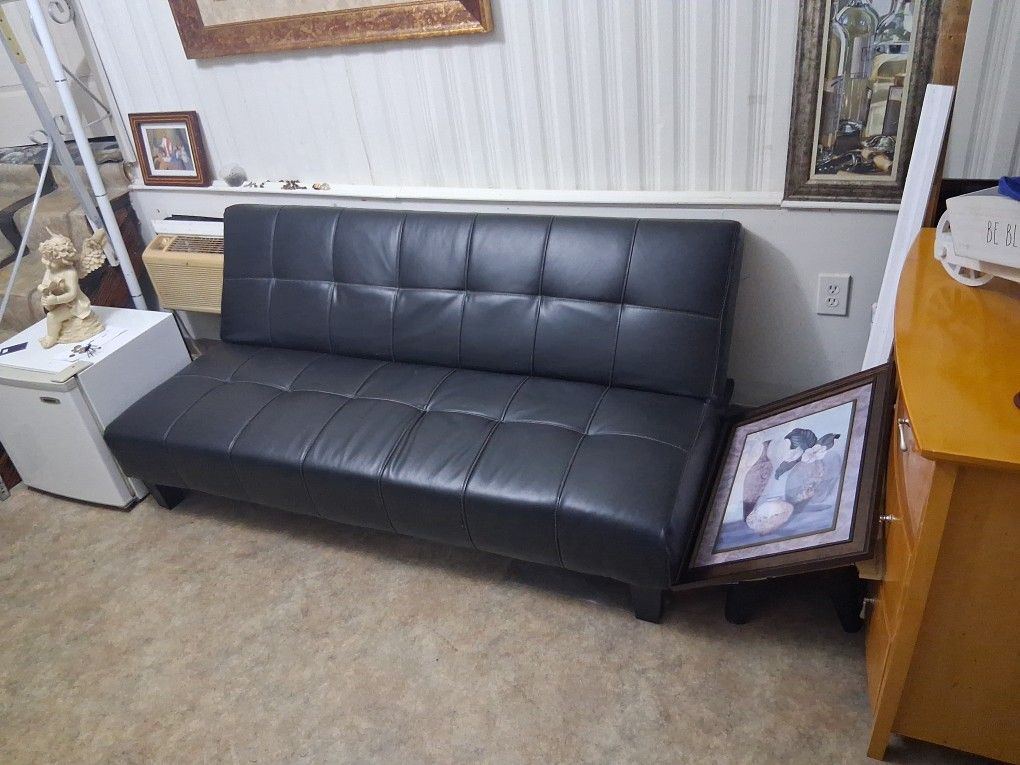 Black Futon