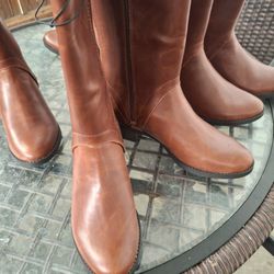 Women's Knee High Brown/tan Boots Size 8  Brand New