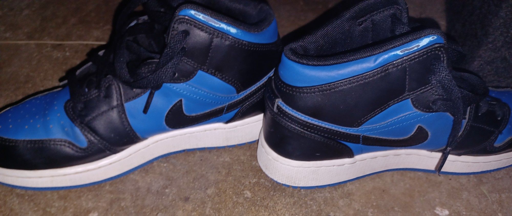 YOUTH JORDAN SIZE 6Y