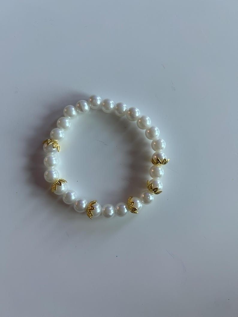 Pearl Handmade Glass and Plastic Beaded Art Jewelry Wonderfully Created leafy pearl delight Bracelet