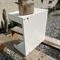 Genuine Miele XLWD / WTS Laundry Pedestal Frame — Washer Stand — No Drawer  ⸻  Description  Genuine Miele XLWD laundry stand / washer pedestal frame. 