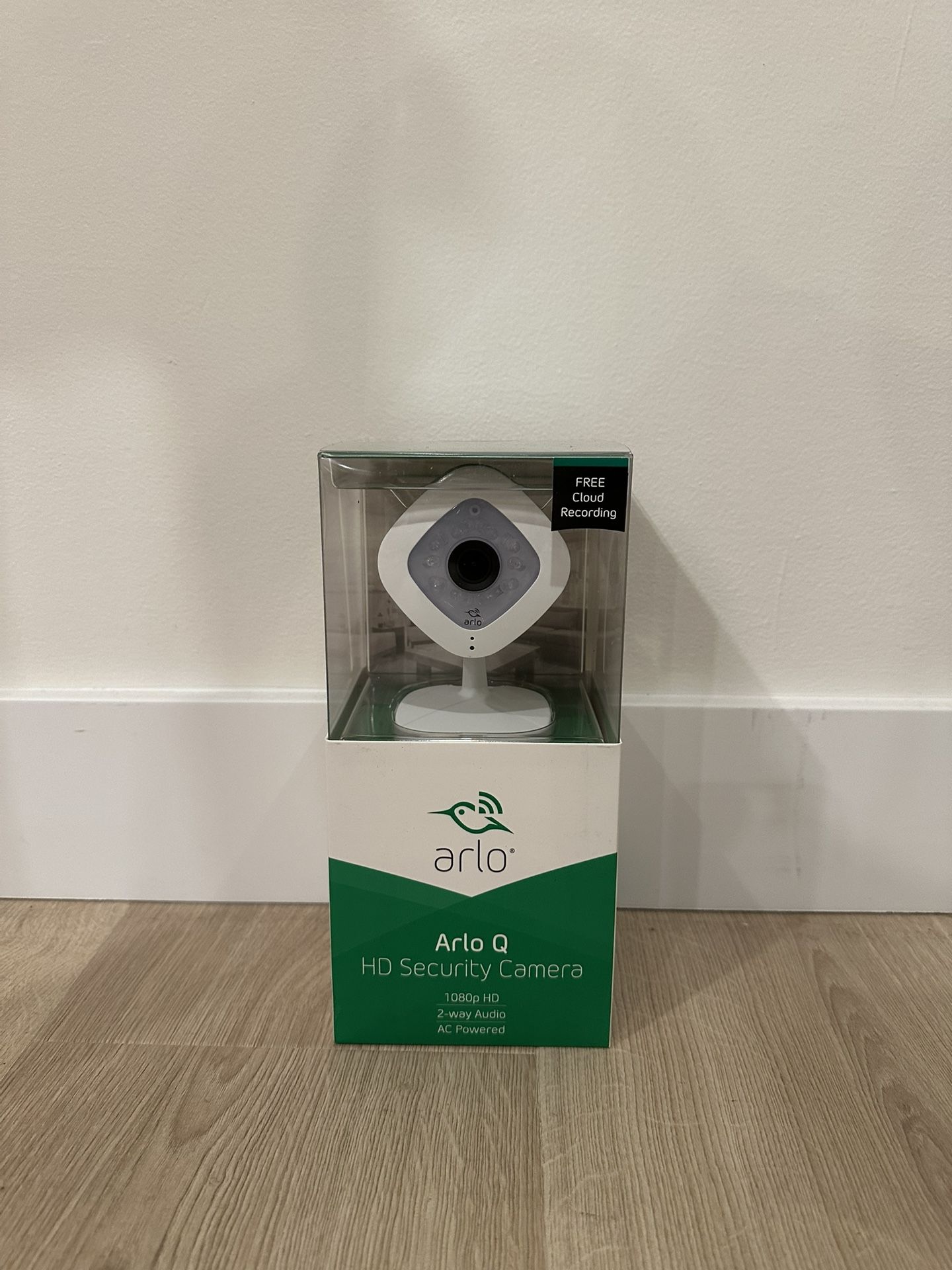 Arlo Q Indoor 1080p Wi-Fi Security Camera White/Black **Brand New**