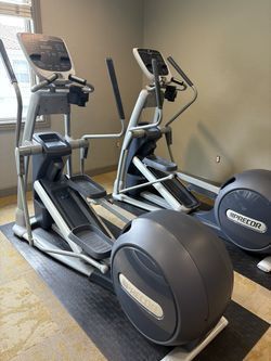 Precor 835 Elliptical LOW HOURS!