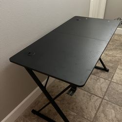 Wooden Gaming Desk with Carbon Fiber Design