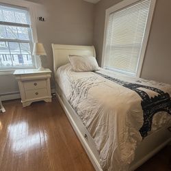 Twin Wood Bedroom Set w/Desk And Mattress