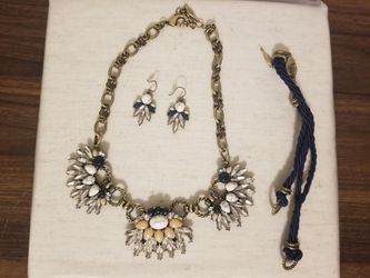 Beautiful Necklace earring set NEW