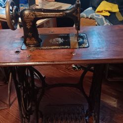 Vintage Singer Sewing Machine