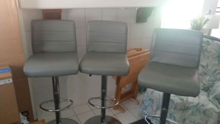 BEAUTIFUL VEGAN  LEATHER BARSTOOLS