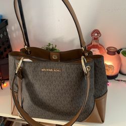 Michael Kors Signature Satchel 