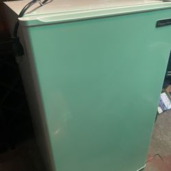 Magic Chef Mini Fridge 