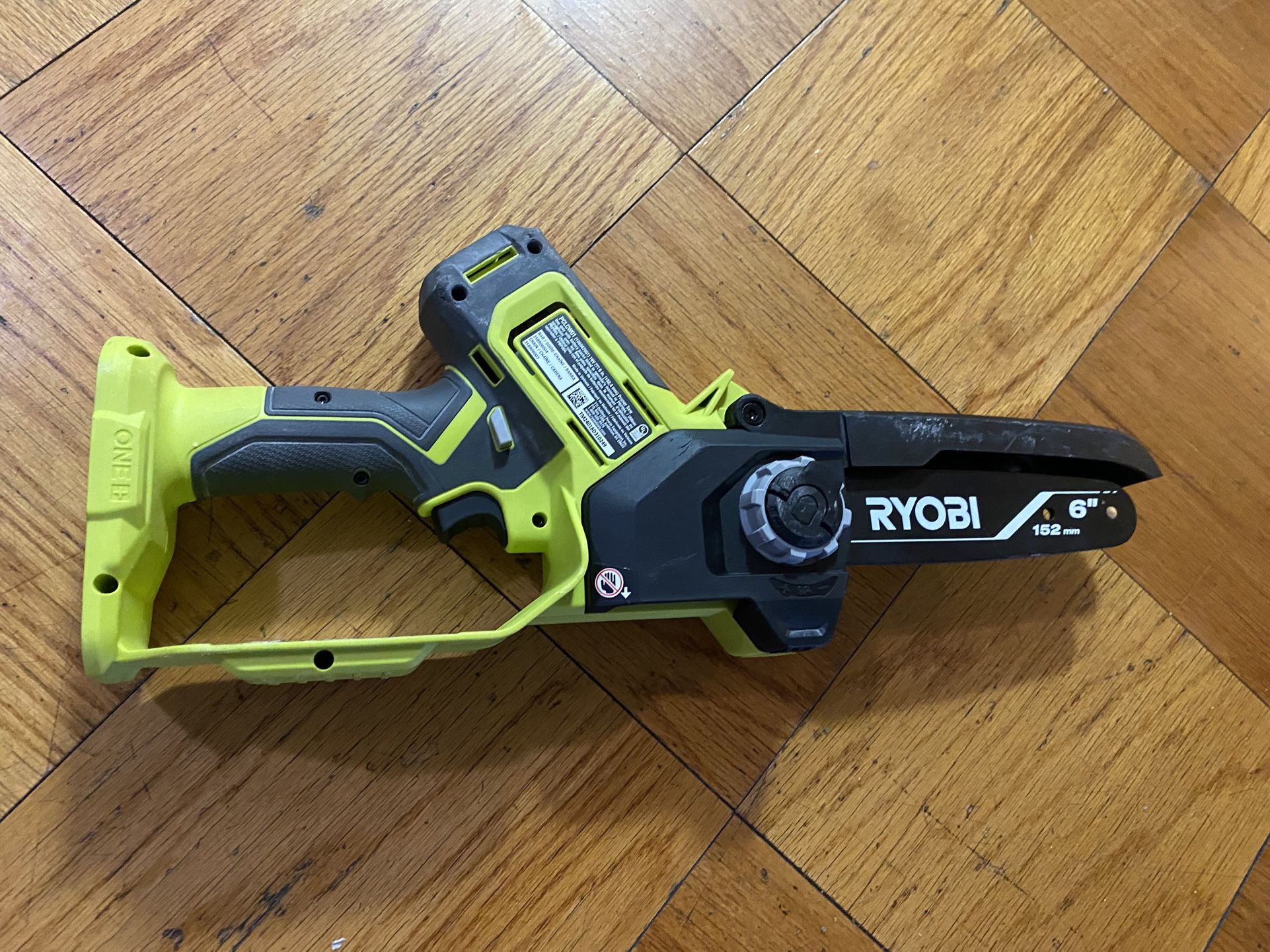 Mini Chainsaw Ryobi 6”
