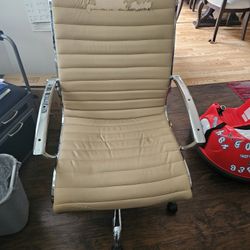 Desk Chair Beige Color Used Peeling Don't Need 