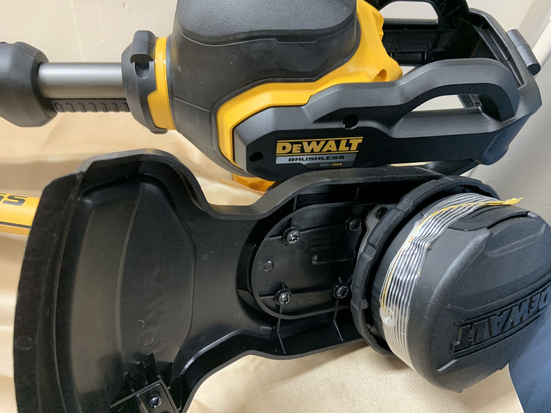 Dewalt 60v Flexvolt weed eater, 60v battery and charger. (Brand new
