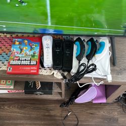 NINTENDO WII 3 Controllers With Super Mario Bros