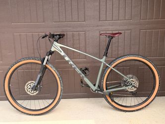 Trek Marlin 6—Large—29”—MTB