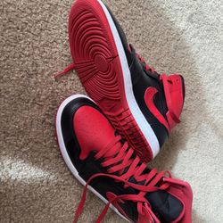 Air Jordan 1 Mid Alternate Bred (2022) - size 11.5 men’s 