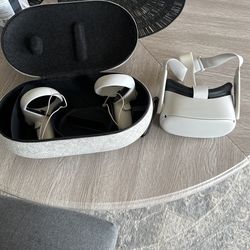 Oculus Quest 2 VR head set