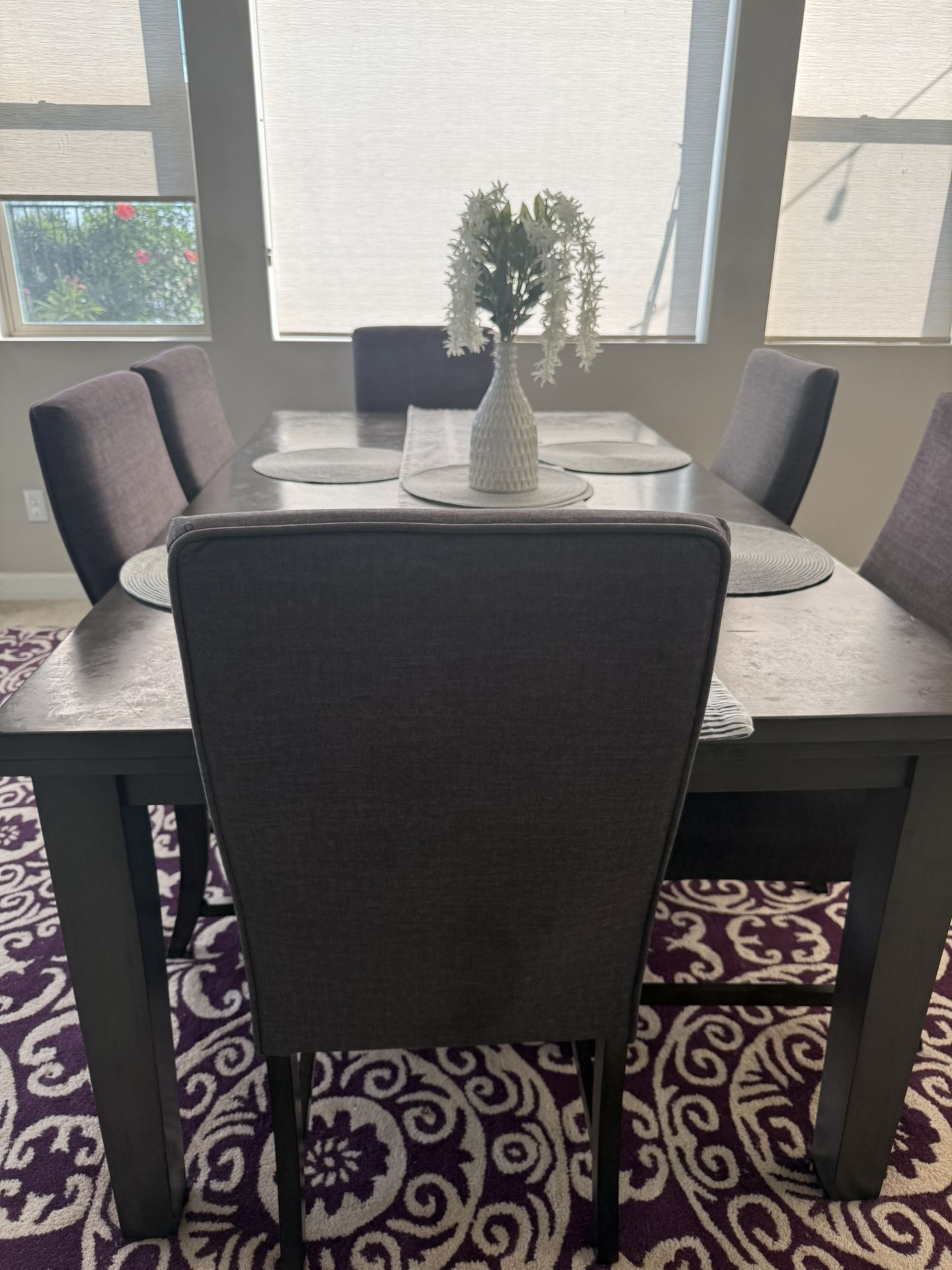 Gorgeous Modern Dining Table Set for 6 - Expandable!