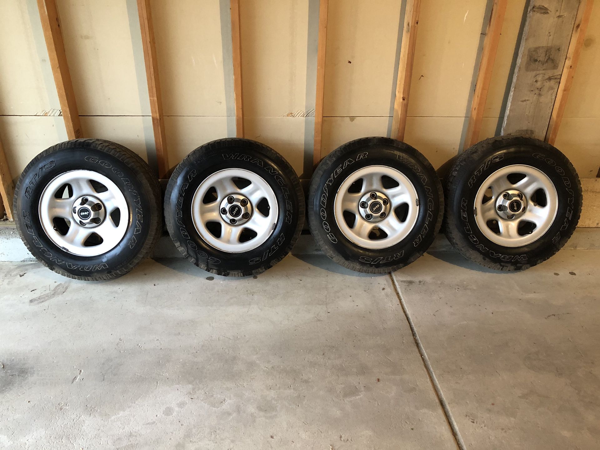 Jeep Wrangler (97-06) Tires and Wheels