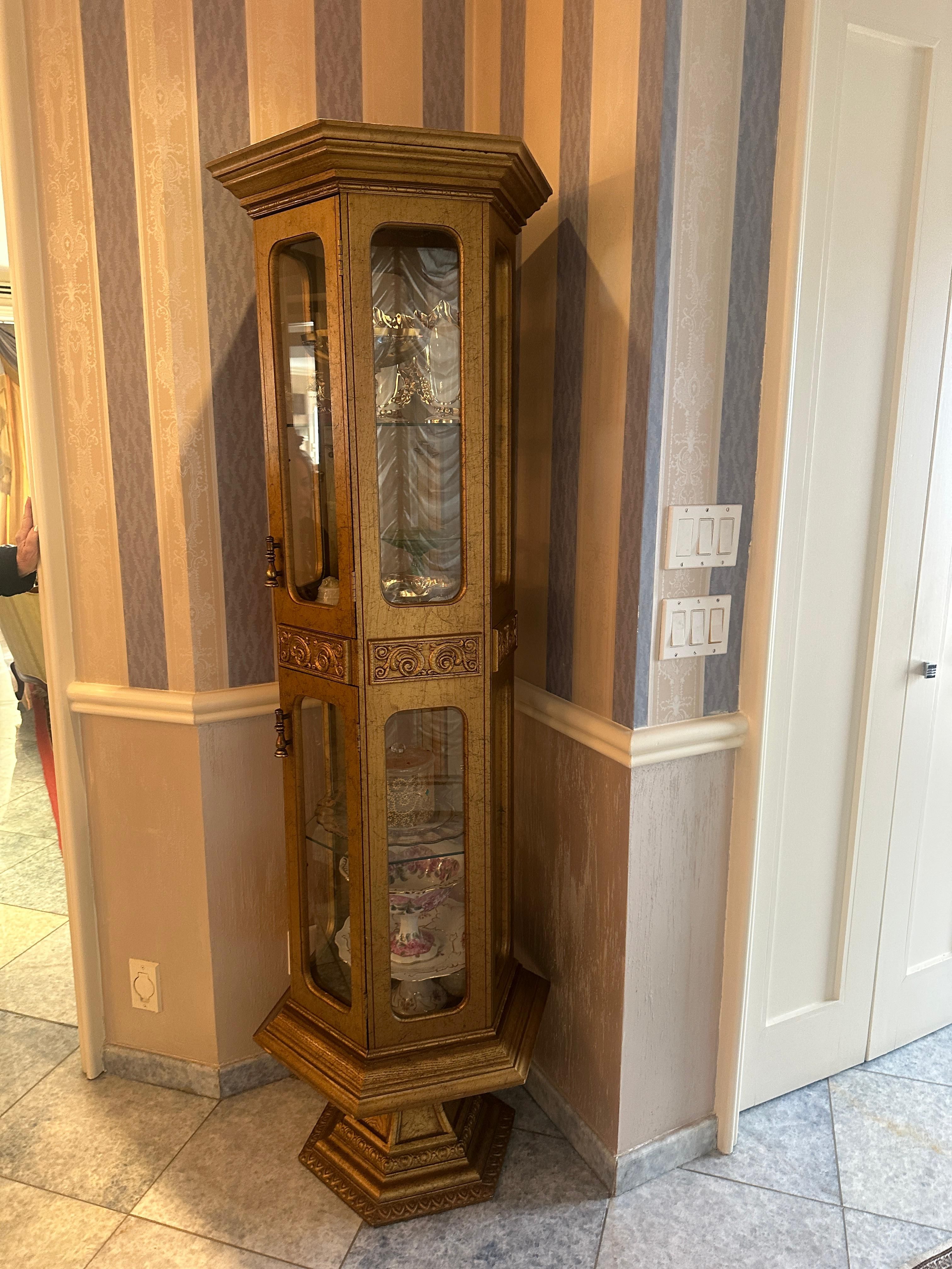 Hexagonal corner gold curio