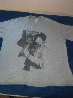 https://offerup.com/redirect/?o=TC5MLkNvb2w= J. Men's XL
