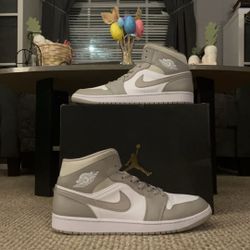 Jordan 1 Mid Linen