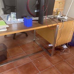 Modern Wood Desk with Drawers – Clean, Minimal Design