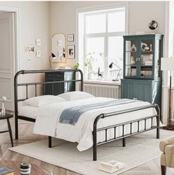 Queen bed frame - Very good condition!