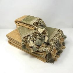 NEW Croscill Bathroom Towel Set