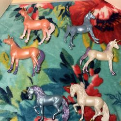 Breyer Unicorn Magic Wood Carry Stable with 6 Unicorns Breyer 