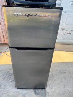 Fridgidare Mini Fridge