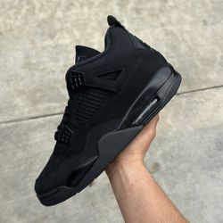 Black cat Jordan 4
