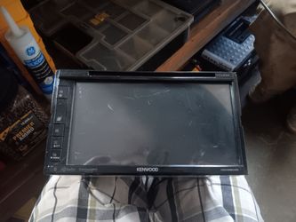 Kenwood excelon monitor with DVD reciever