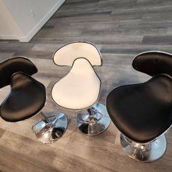 3 BAR STOOLS