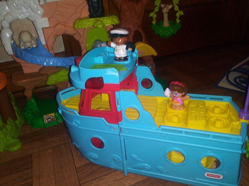 $10 little people boat in excellent condition 💙💙