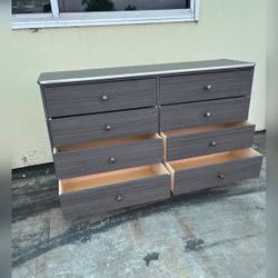 Dresser/ Eight drawers dresser