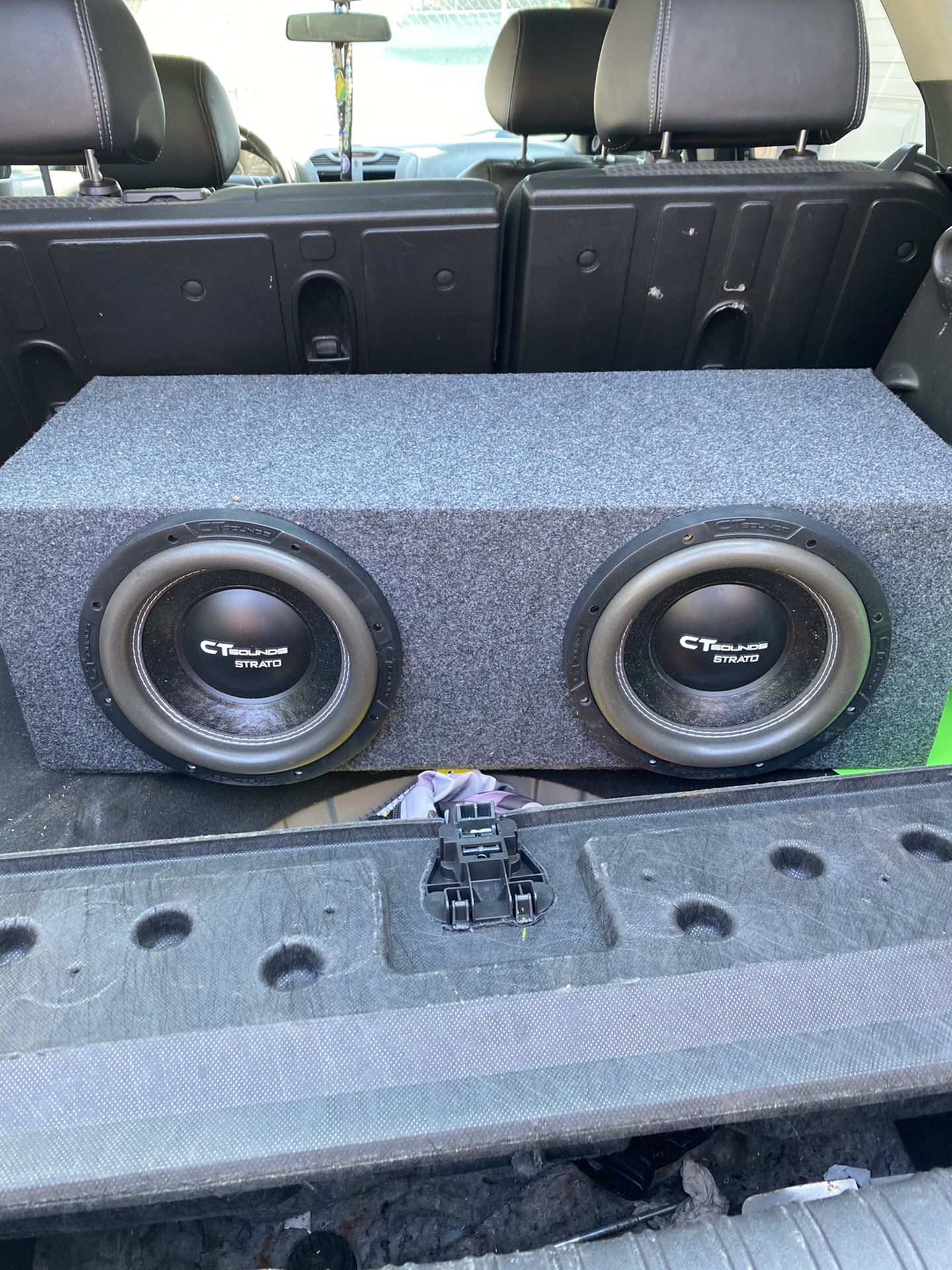 2 10” subs in box