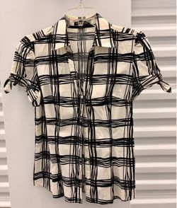 Express Design Studio black & white Women’s M button down blouse