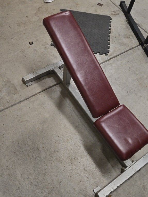 Upright Weight Bench