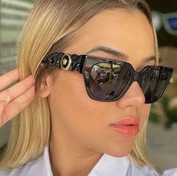 Women’s Versace sunglasses 😎