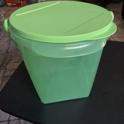 Tupperware 