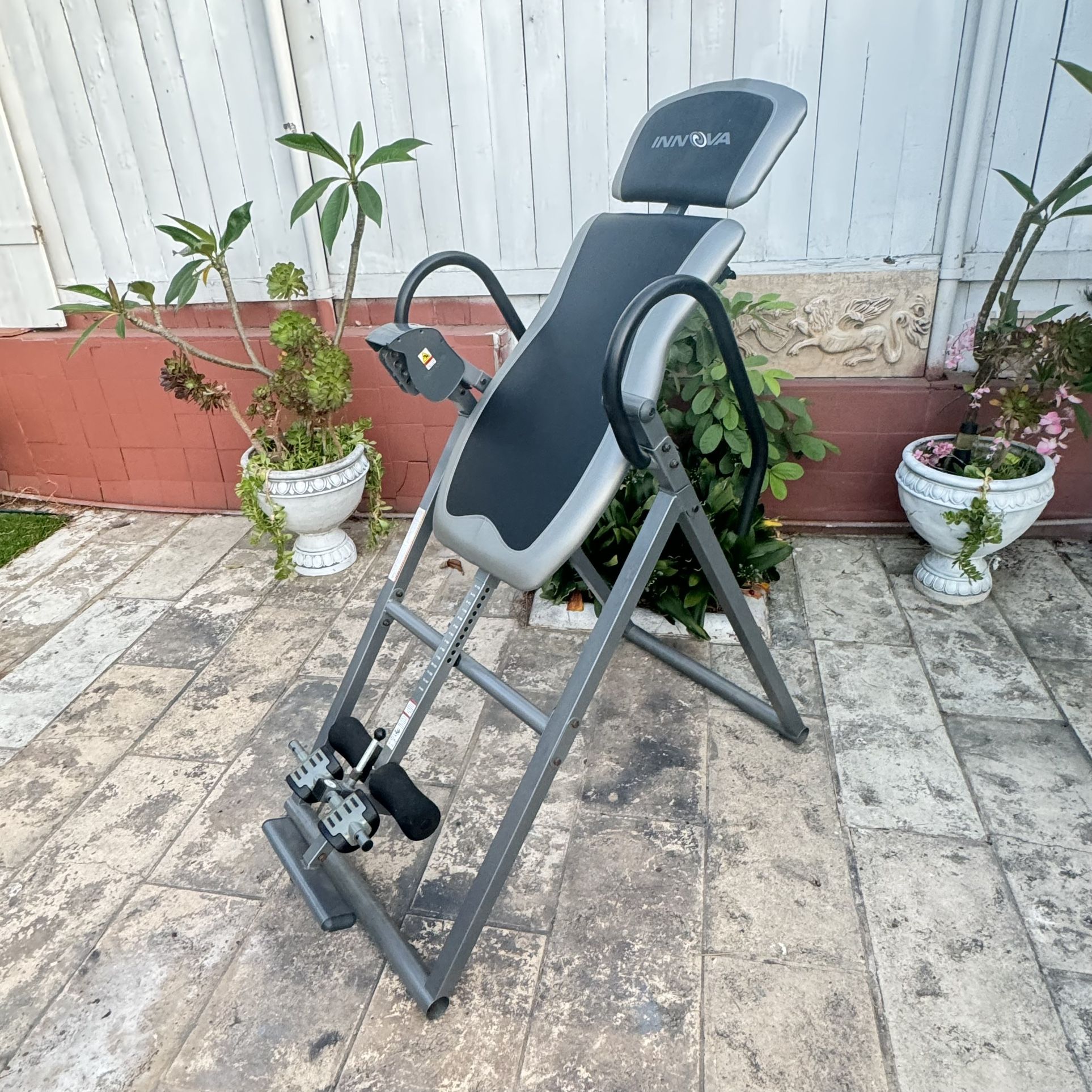 INNOVA HEAVY DUTY DELUXE INVERSION TABLE EXERCISE