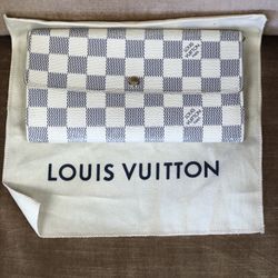 Louis Vuitton Sarah Wallet