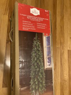 Christmas Tree 7’ Foot Tall - (New In Box)