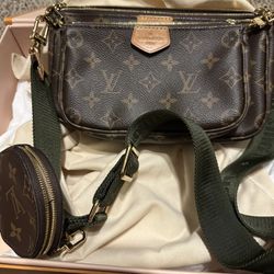 Louis Vuitton Multi Pochette Accessoires – Like New w/ Dustbag, Box & Bag