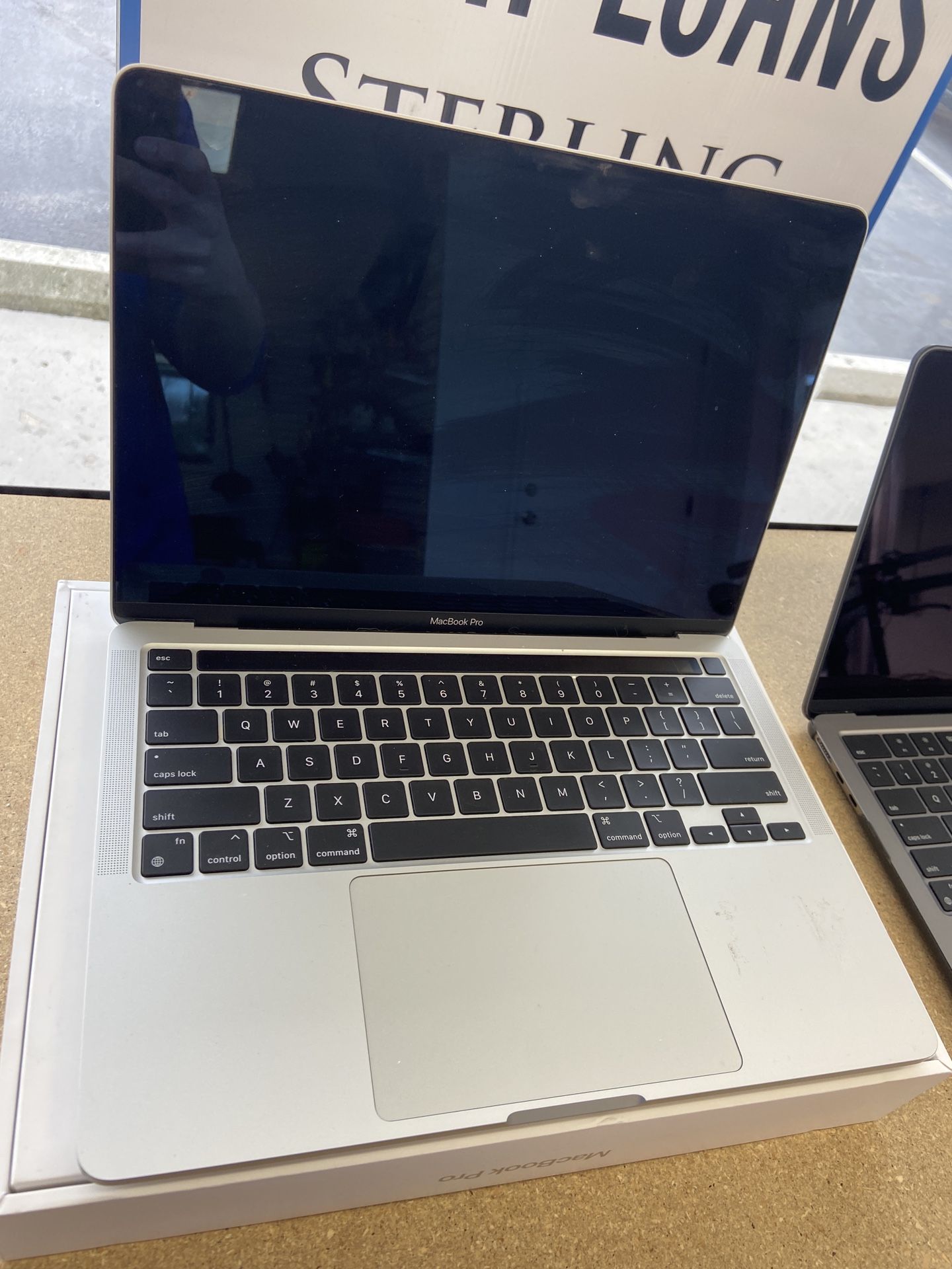 Apple Macbook Pro 13” M2 2022 8gb Ram 256gb ssd