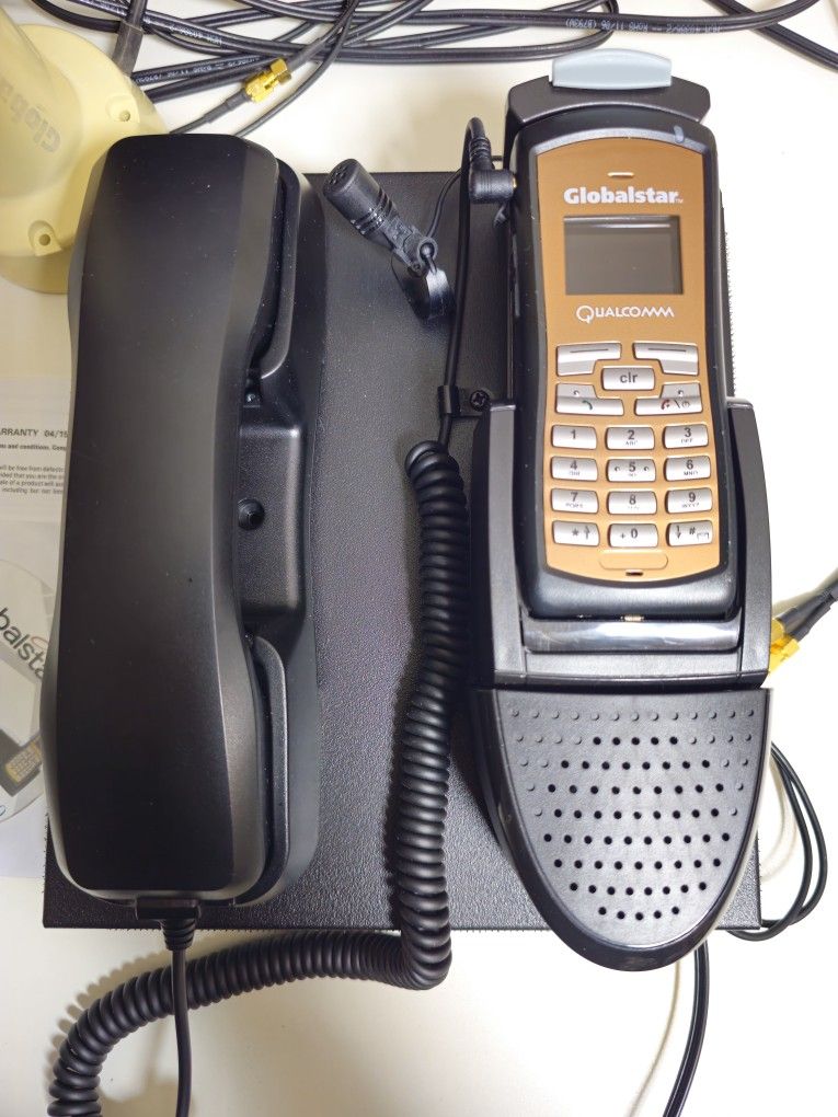 Qualcomm Globalstar Gsp-1700 Satellite Phone And Vehicle Kit Includes Antenna